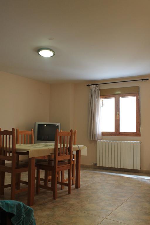 Apartamentos Turísticos Rosario Camarena de la Sierra Quarto foto
