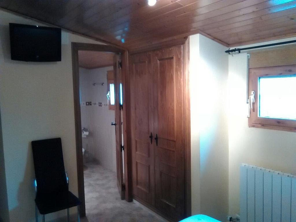 Apartamentos Turísticos Rosario Camarena de la Sierra Quarto foto