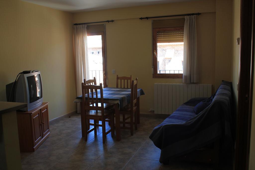 Apartamentos Turísticos Rosario Camarena de la Sierra Quarto foto