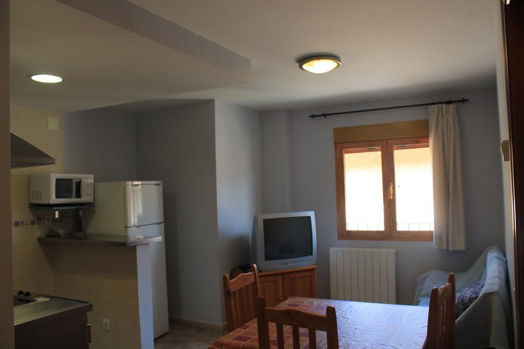 Apartamentos Turísticos Rosario Camarena de la Sierra Quarto foto