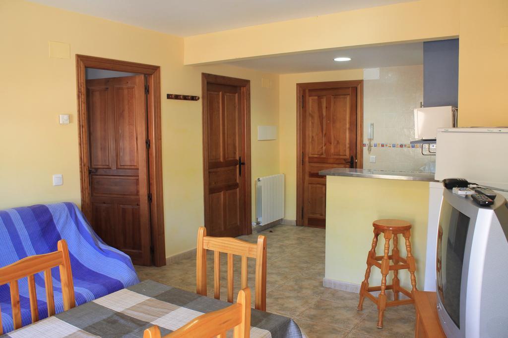 Apartamentos Turísticos Rosario Camarena de la Sierra Quarto foto