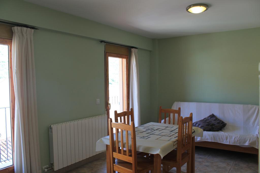 Apartamentos Turísticos Rosario Camarena de la Sierra Quarto foto